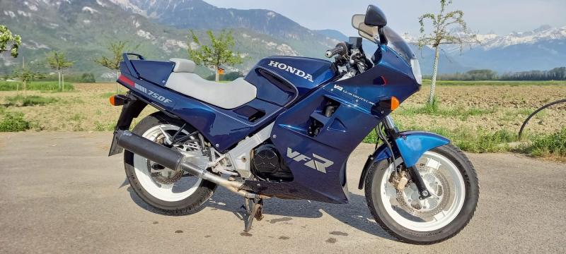 Honda VFR 750 F Rc 24