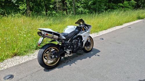 Yamaha YZF-R1