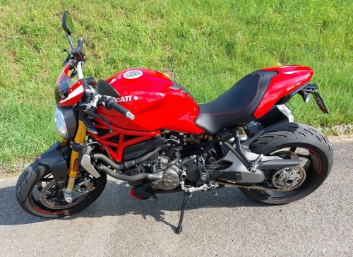 Ducati Monster 1200s